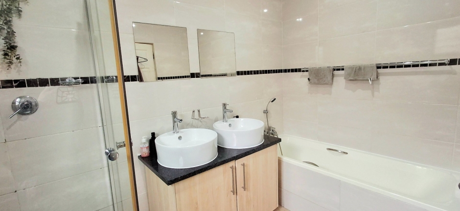 2 Bedroom Property for Sale in Hillside Free State